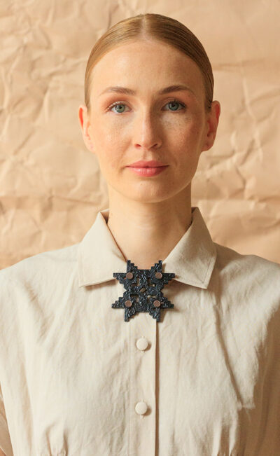 INTERWOVEN HERITAGE BROOCH BLACK